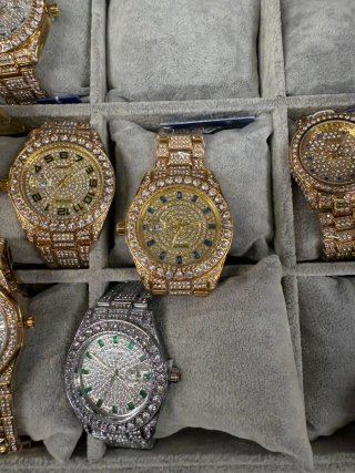 Reloj Skyline Dorado con diamantes reloj hombre