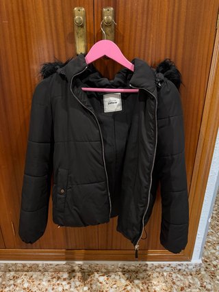 Chaqueta Pimkie negra con capucha
