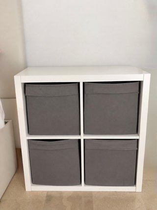 Estantería IKEA Blanca con 4 Cajones Grises