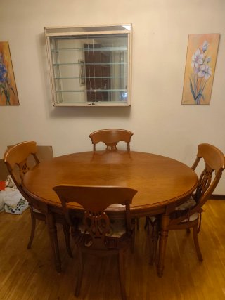 Mesa Ovalada de Madera con 4 Sillas