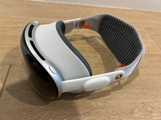 Apple Vision Pro 256GB M2 + Halo Strap