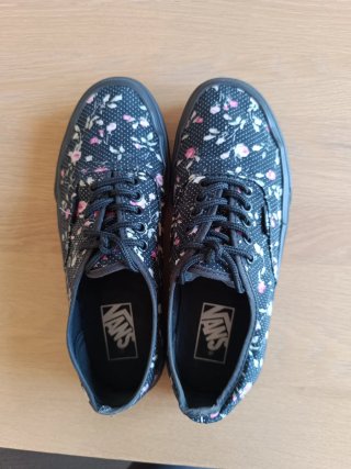Zapatillas Vans flores negras y rosas