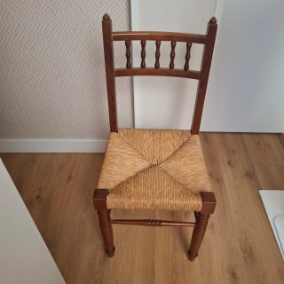 4 Sillas de caoba con asiento enea hecho a mano.