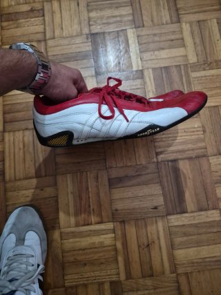 Zapatillas deportivas Goodyear rojas y blancas