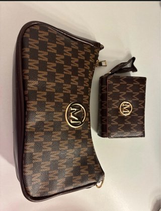 Conjunto Bolso y Cartera Marrón con Detalles Dorad