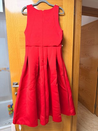Vestido de fiesta rojo con pedrería