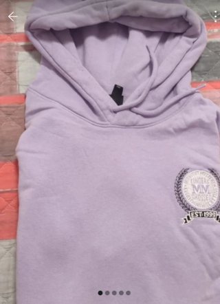 Sudadera con capucha morada