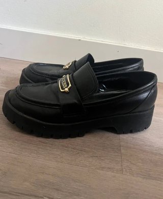 Mocasines Guess negros con plataforma