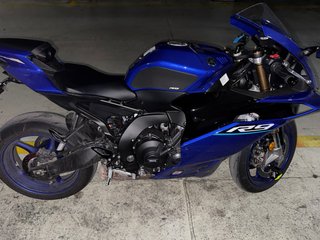 Yamaha R9 Sportbike Azul y Negro