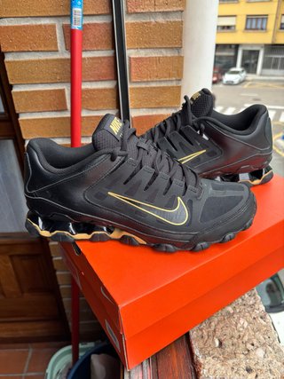 Zapatillas NIKE REAX Negras y Doradas