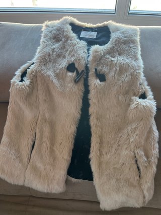 Chaleco de pelo Zara Kids beige