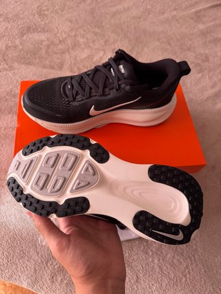 Nike Vomero 18 Blanca y negra Talla 40 EU