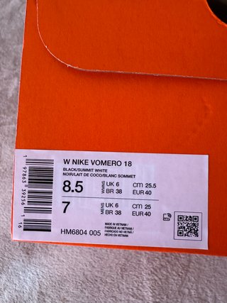 Nike Vomero 18 Blanca y negra Talla 40 EU