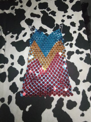 Mini vestido de malla metálica con lentejuelas