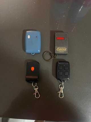 Lote 4 mandos garaje todos 15 €