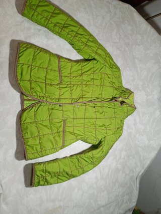 Chaqueta verde acolchada Talla M/L No sé la marca.