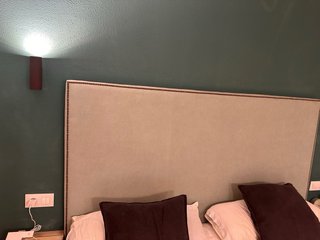 Testata da letto con borchie