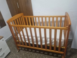 Cuna de Madera con Colchón