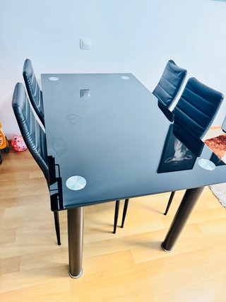 Mesa de Comedor Negra de Cristal *Regalo 4 sillas