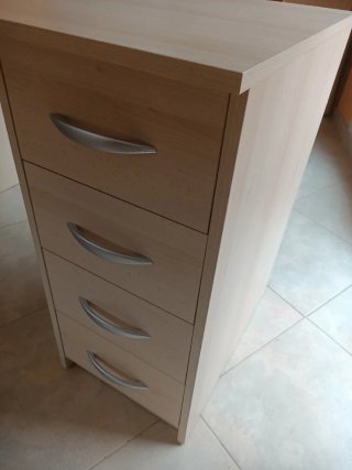 Mesa de escritorio con 4 cajones