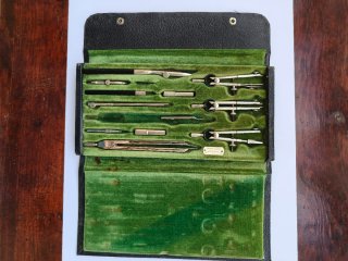 Juego de compás antiguo