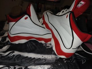 Zapatillas Jordan Blancas y Rojas