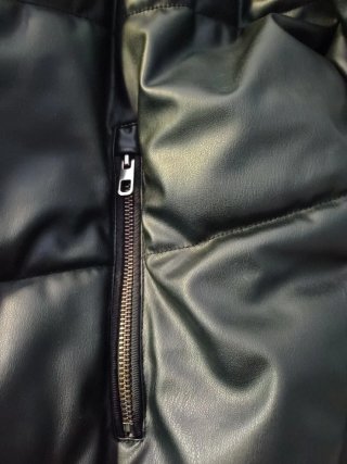 Chaqueta Zara Acolchada Efecto Piel Negra