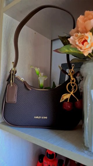 Bolso Karley & Bag marrón con detalle cereza
