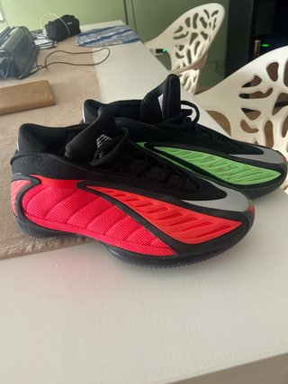 Zapatillas Adidas Baloncesto Rojas y Verdes