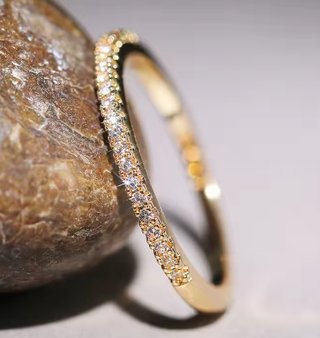 Anillo de acero inoxidable dorado