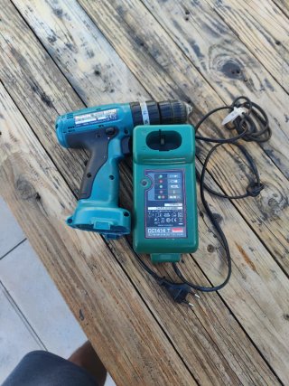 Taladro Makita 8270 D y cargador