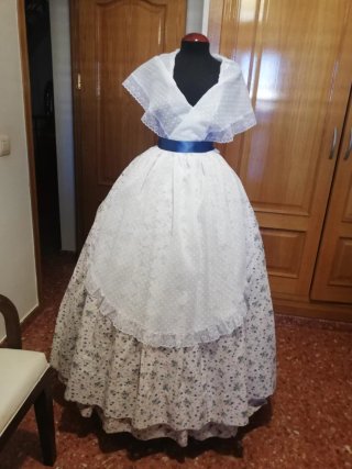 Falda de huertana con manteletas