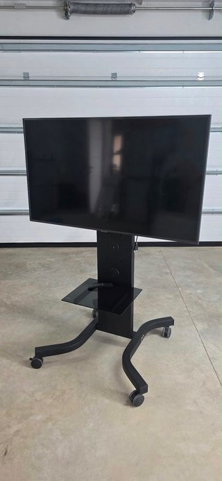 Televisor Samsung 50’’ con Soporte Móvil