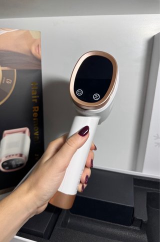 Dispositivo per epilazione a luce pulsata
