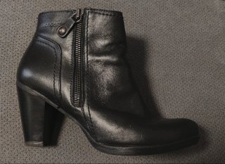 Botines Wonders negros tacón cremallera.