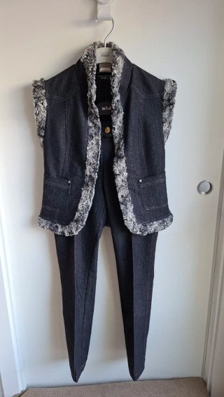 Conjunto Krizia: Chaleco y Pantalón Tejano