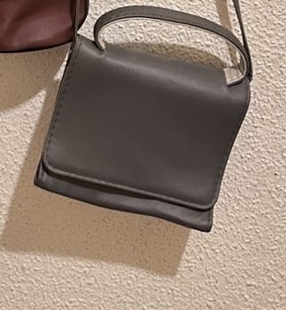 Bolso bandolera pequeño gris con solapa mujer