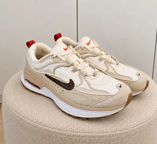 Zapatillas Nike Beige y Blancas