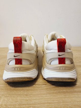 Zapatillas Nike Beige y Blancas