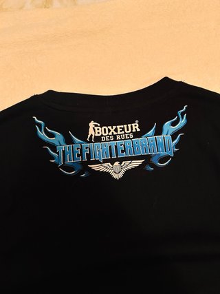T-shirt Boxeur des Rues nera con grafica blu