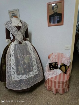 Traje de Fallera Negro y Turquesa