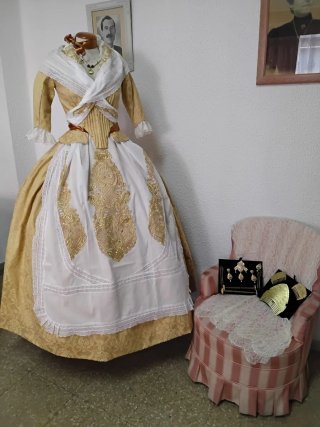 Traje de Fallera Negro y Turquesa
