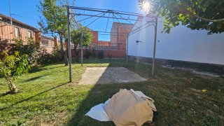 Cenador pérgola con estructura metálica y lonas