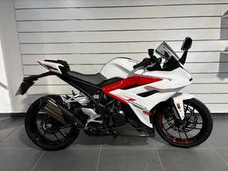 Moto Kove 350RR Sportbike Blanca y Roja