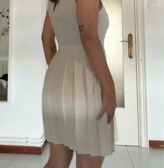 Vestido corto beige con estampado
