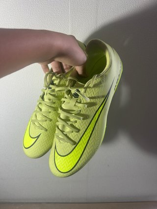 Zapatillas de fútbol Nike verdes y amarillas