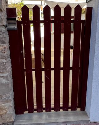 Puerta Exterior de metal y madera
