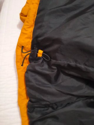 Plumas H&M hombre color mostaza