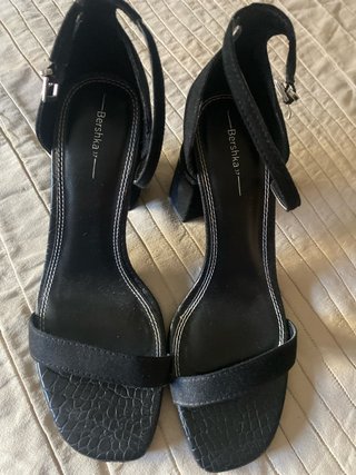 Sandalias de tacón Bershka negras talla 37