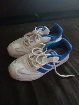 Playeras adidas blancas y azules
